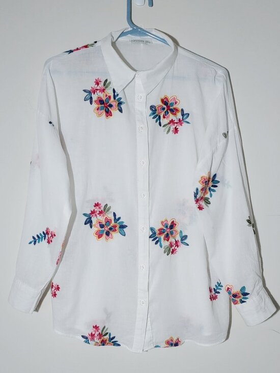 TOPSHOW Tops - TopShow All over embroidered white Button up Long Sleeve Shirt Sz L